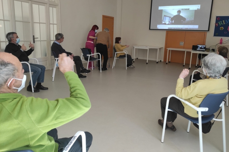 ACTIVIDAD FÍSICA Y MENTAL INTERGENERACIONAL CON LOS ALUMNOS DEL AMOR DE DIOS DE TORO