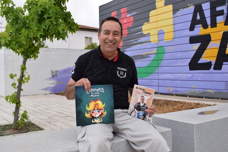 EDUARDO ACOSTA PRESENTA SUS DOS PRIMEROS LIBROS, CON UN TINTE SOLIDARIO CON EL ALZHÉIMER